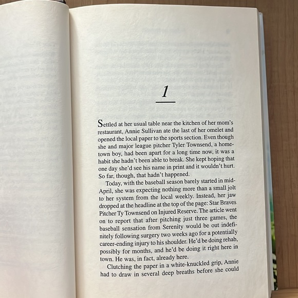 Hardcover novel “Home in Carolina” by Sherryl Woods published by MIRA - Picture 15 of 16